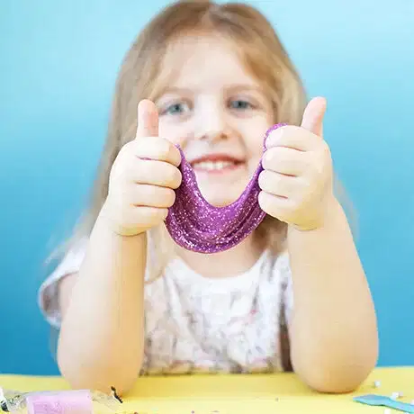 Ailece Eğleneceğiniz Bir Hafta Sonu Etkinliği: Evde Slime Yapımı 