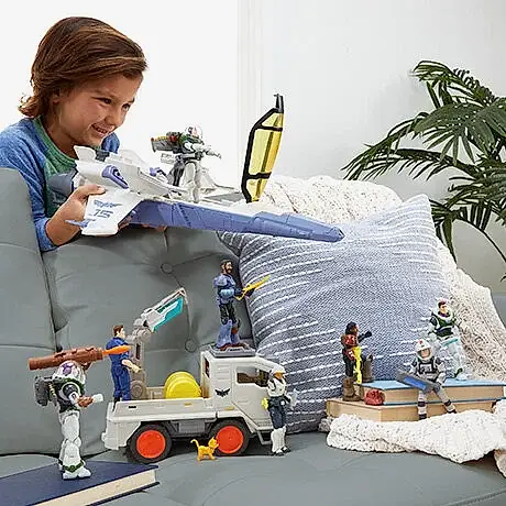 Buzz Lightyear Oyuncakları ile Galaksiler Arası Bir Maceraya Atılın!