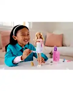 Barbie Seyahatte Bebeği ve Aksesuarları HJY18
