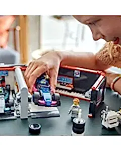 LEGO City F1 Garajı ve Mercedes-AMG ve Alpine Arabaları 60444