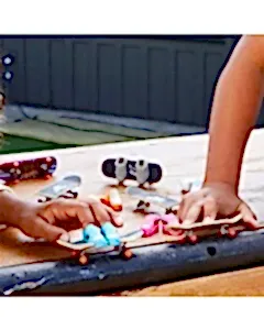 Hot Wheels Skate Parmak Kaykay ve Ayakkabı Paketleri Tic Tac Towed HNG22